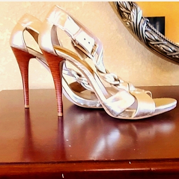 Michael Michael Kors gold heels - Picture 1 of 5
